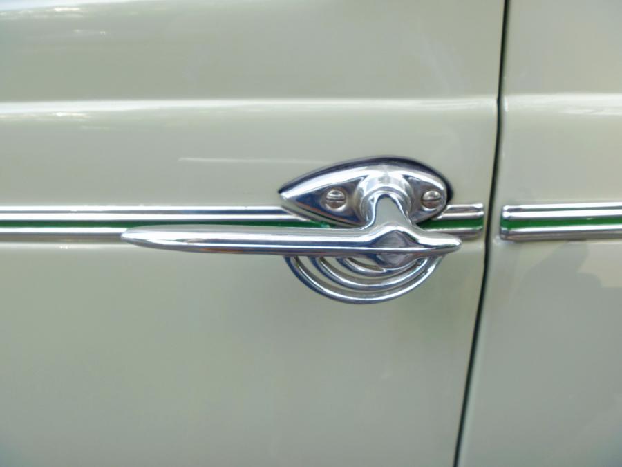 Детали экстерьера DeSoto S2 Airflow Coupe 1936 года  (фото 5 из 19)